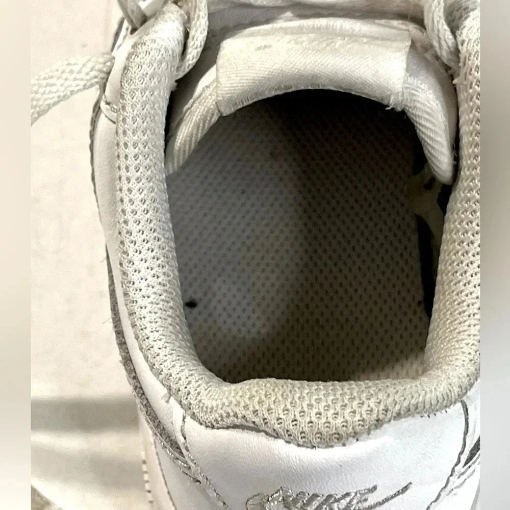 Nike Air Force 1 LE (PS) size 11C white preschool kid tennis shoes used
